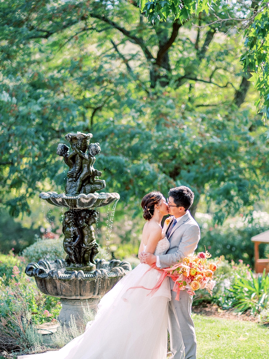 bouquet citrus wedding colors