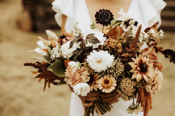 What's in Season: Essential Guide to Autumn Wedding Flowers