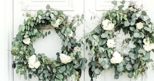 Deck The Halls: 24 Christmas Wedding Décor Ideas