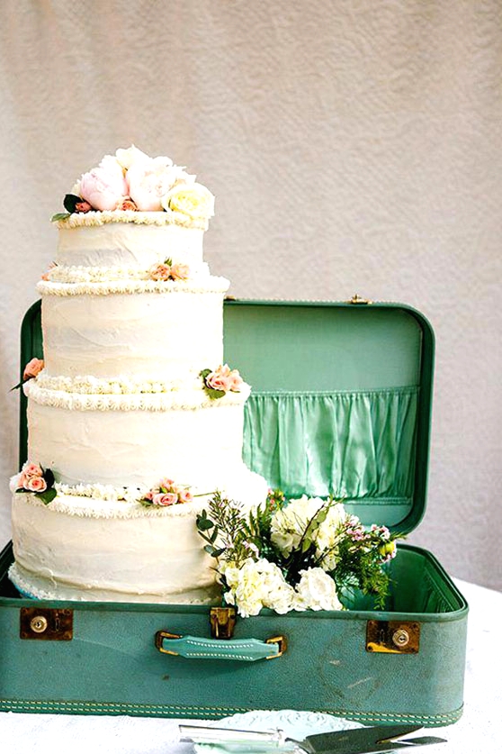 Classic beauties: 25 Vintage Style Wedding Cakes | 