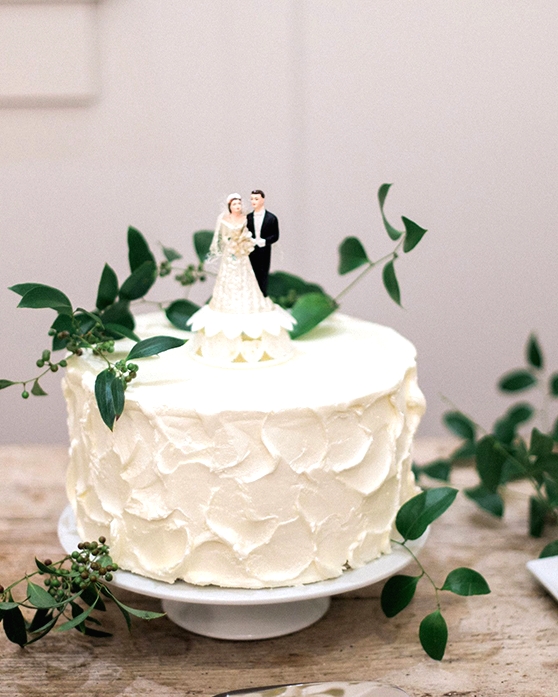 Classic beauties: 25 Vintage Style Wedding Cakes | 