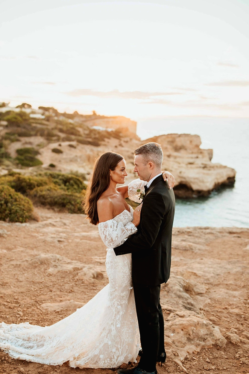 bride and groom cliff portugal