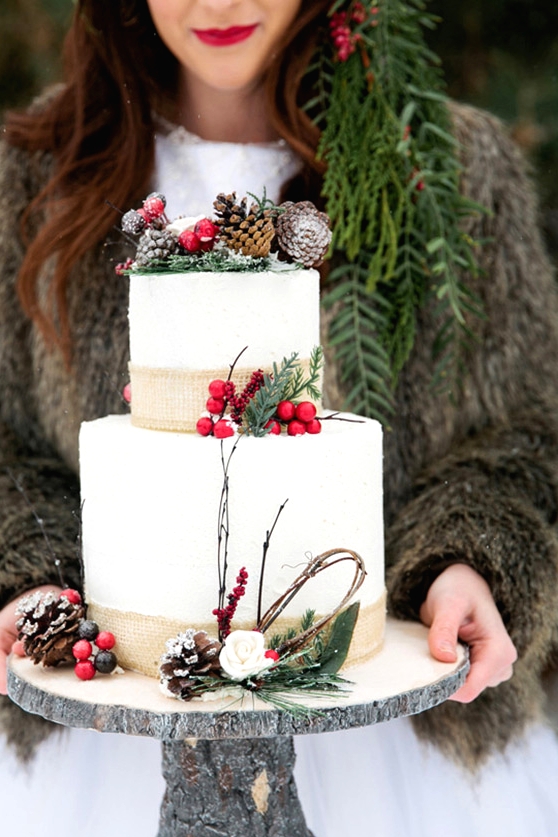 Winter Wedding Cakes // www.onefabday.com