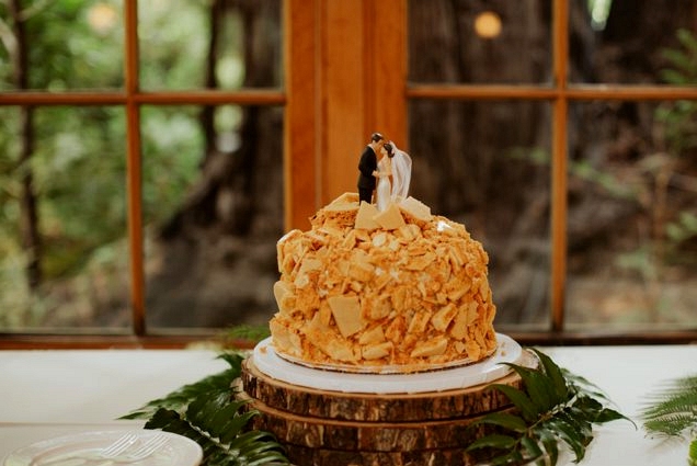 25 Small Wedding Cakes That Will Make You Swoon