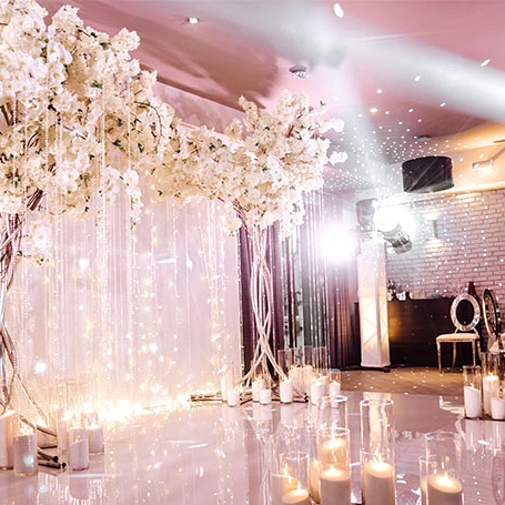 Glam wedding decor