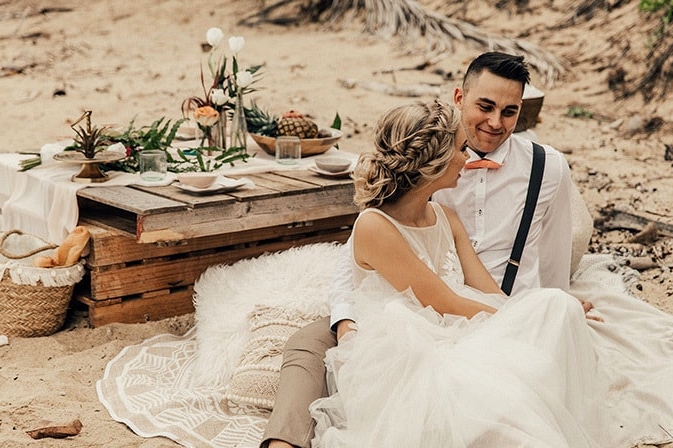 Tropical Picnic Elopement Inspiration | The Seitter Wood House