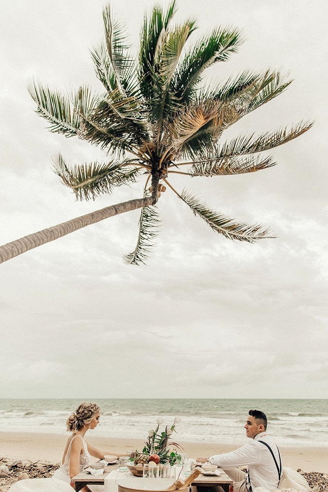 Tropical Picnic Elopement Inspiration | The Seitter Wood House