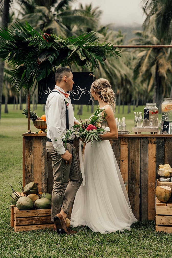 Tropical Picnic Elopement Inspiration | The Seitter Wood House