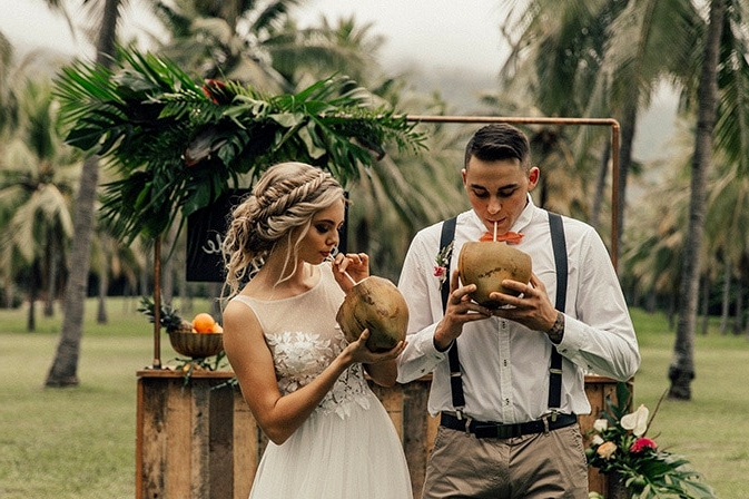 Tropical Picnic Elopement Inspiration | The Seitter Wood House
