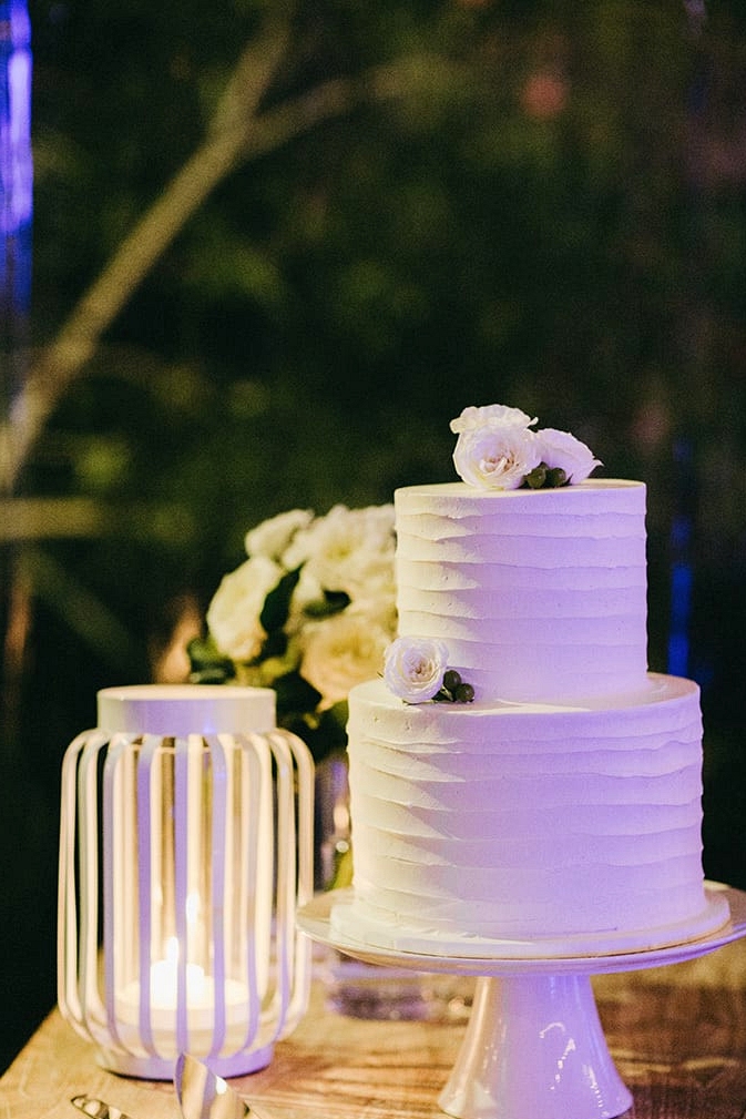 Fresh Green and White Coastal Wedding | Aimee Claire Photography