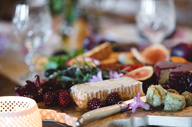 Tuscan-Plum-Wedding-Inspiration-Reception-Table-Gourmet-Food-Platter