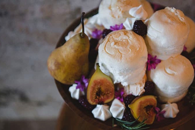 Tuscan-Plum-Wedding-Inspiration-Meringue-Tower