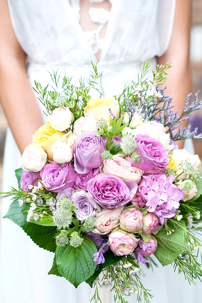 Watercolour-Garden-Wedding-Inspiration-Lavender-Lemon-Bouquet-2