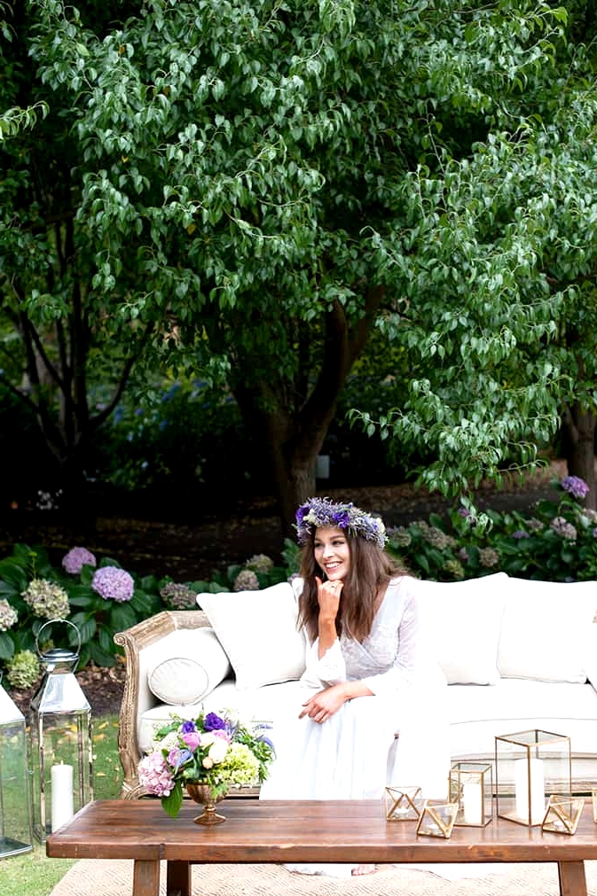 Watercolour-Garden-Wedding-Inspiration-Bride-Lounge-3