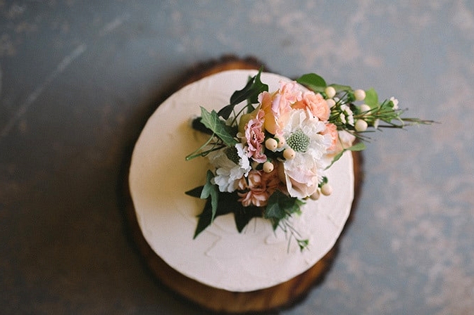 Relaxed-Vintage-Boho-Wedding-Inspiration-White-Buttercream-Cake-with-Peach-Florals-3