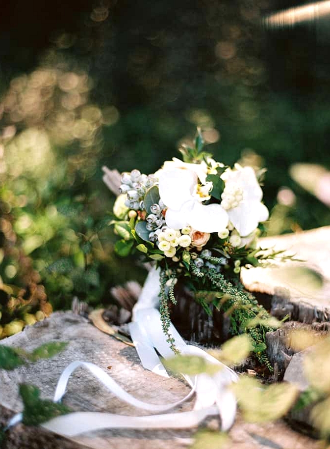 Natural-Bohemian-Wedding-Inspiration-White-Orchid-Bride-Bouquet