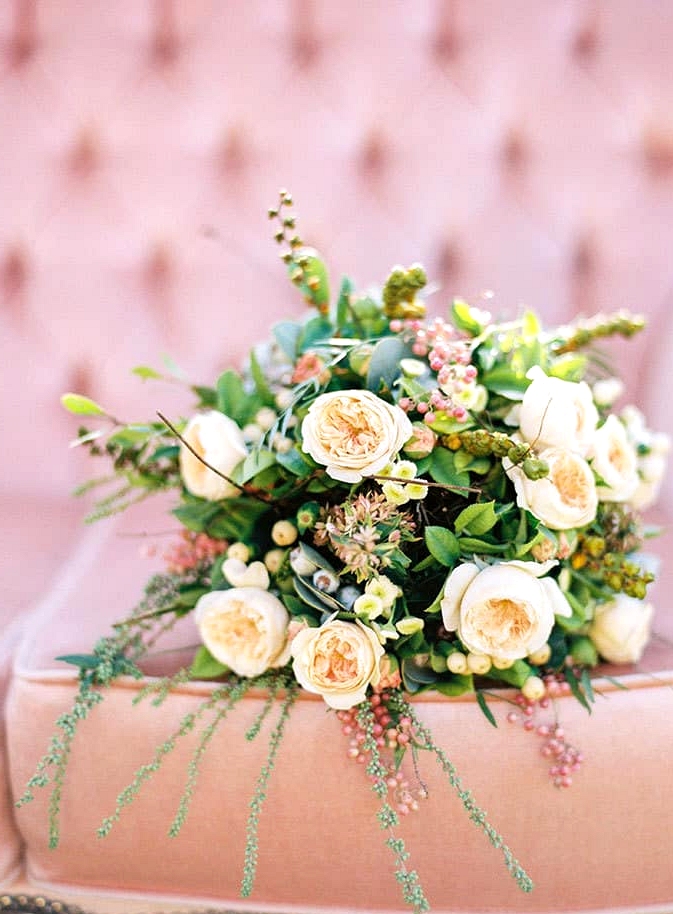 Natural-Bohemian-Wedding-Inspiration-Pink-Vintage-Lounge-Rose-Bride-Bouquet