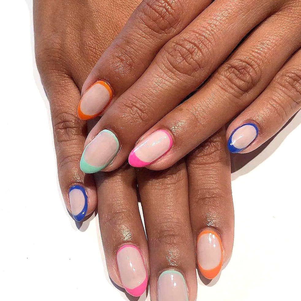 color outline manicure