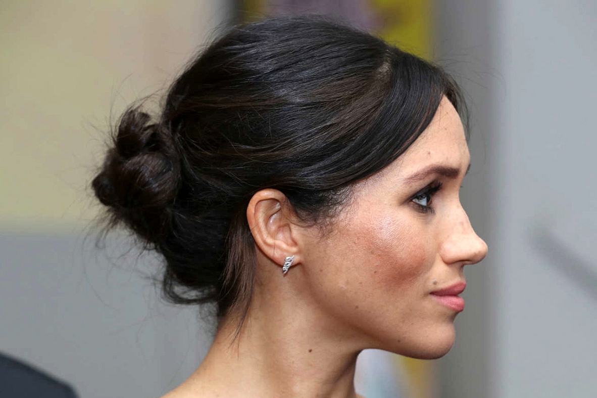 boho chic messy bun hairstyles for brides