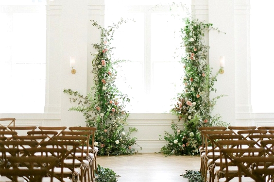 19 Inspiring Indoor Ceremony Backdrops