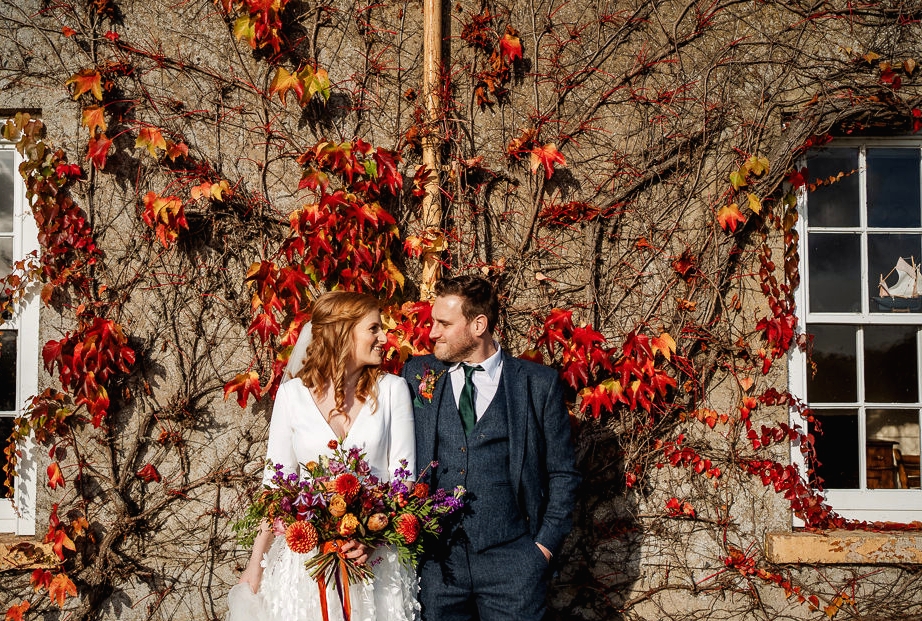 bride and groom autumn